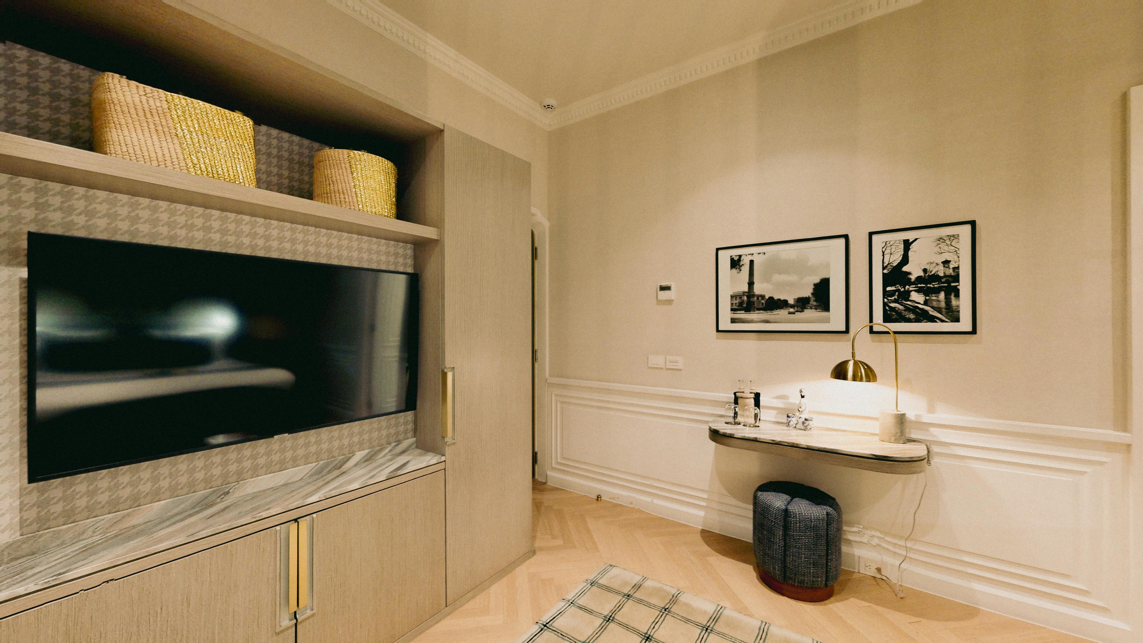 Superior Room King at The Alest Hotel