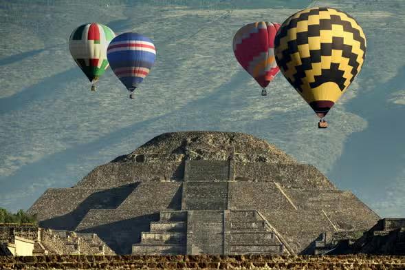 Hot-air balloons over Teotihuacan